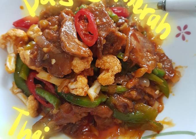 Daging merah thai na kap π