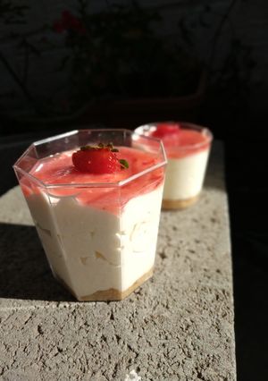 Una foto de Shot de frutilla🍓 Para San Valentín