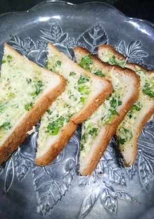 ચીઝ ચિલી ટોસ્ટ (cheese chili toast recipe in gujarati) રેસીપી મુખ્ય ફોટો