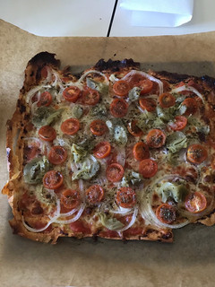 Una foto de Pizza con masa de pollo
