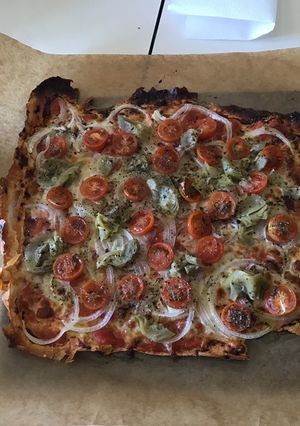 Una foto de Pizza con masa de pollo