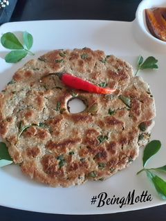 બાજરી-મેથીની થાળીપીઠ(bajri methi thalpith recipe in Gujarati) રેસીપી મુખ્ય ફોટો