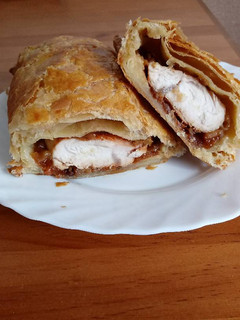 Una foto de Solomillo de pavo con manzana caramelizada y hojaldre