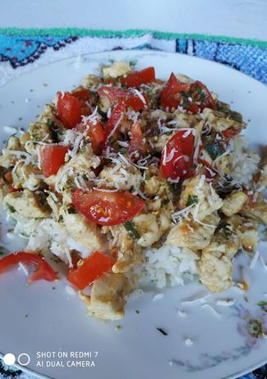 Una foto de Cuadraditos de pollo a la mostaza con arroz