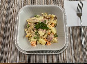 Una foto de Ensalada Rusa Colombiana