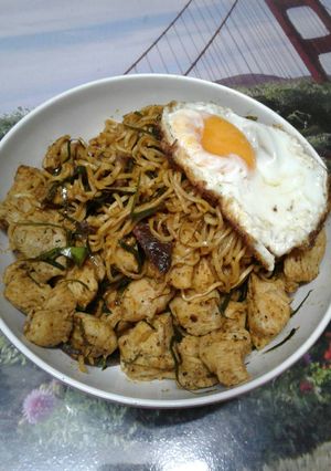 รูปของ มาม่าผัดพริกแกงไก่