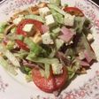 Ensalada de pollo, jamón y verduras