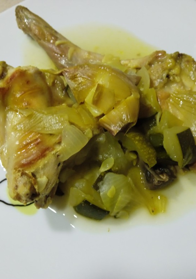 Una foto de Conejo con verduras pochadas