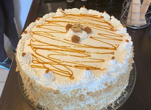 Una foto de Torta de lúcuma manjar nuez