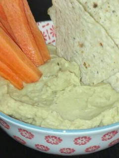 Una foto de Hummus de aguacate