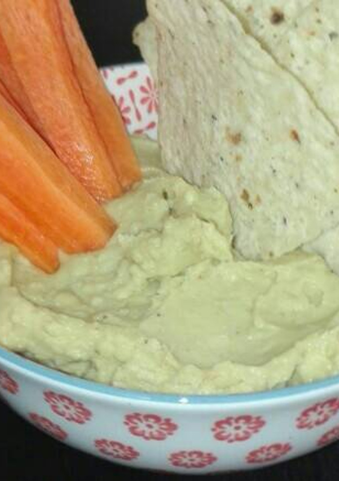 Una foto de Hummus de aguacate