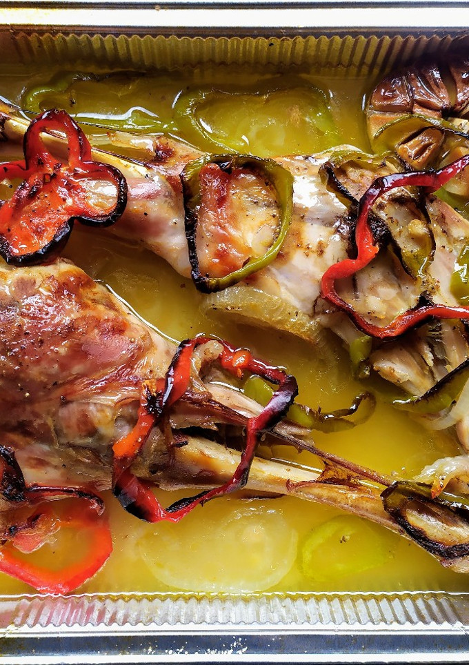 Una foto de Cordero asado con verduritas