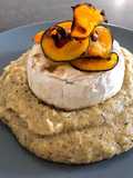 Polenta taragna filante con tomino e chips di zucca