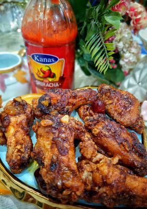 A picture of Sriracha fried wings.