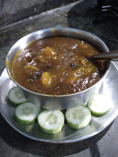 कच्चे आम की खट्टी मीठी चटनी (kacche aam ki khatti meethi chutney recipe in Hindi) रेसिपी मुख्य फोटो