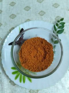 વડાપાવ ની સુકી ચટણી (Vadapau Dry Chutney Recipe In Gujarati) રેસીપી મુખ્ય ફોટો