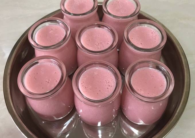 Langkah Mudah untuk Menyiapkan Silky pudding strawberry, Bikin Ngiler