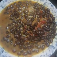 A picture of Njahi(black beans).
