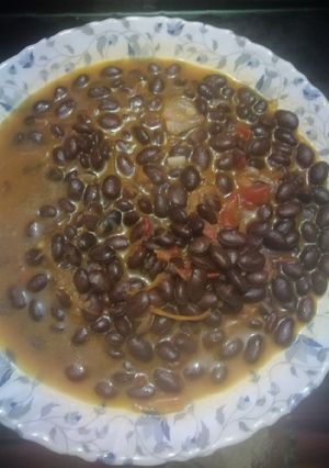 A picture of Njahi(black beans).
