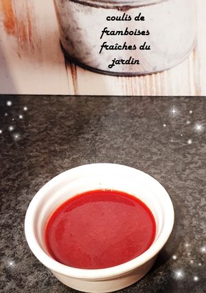 Une photo de Coulis de framboises fraîches du jardin 😋