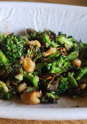 A picture of Broccoli walnut stir fry.