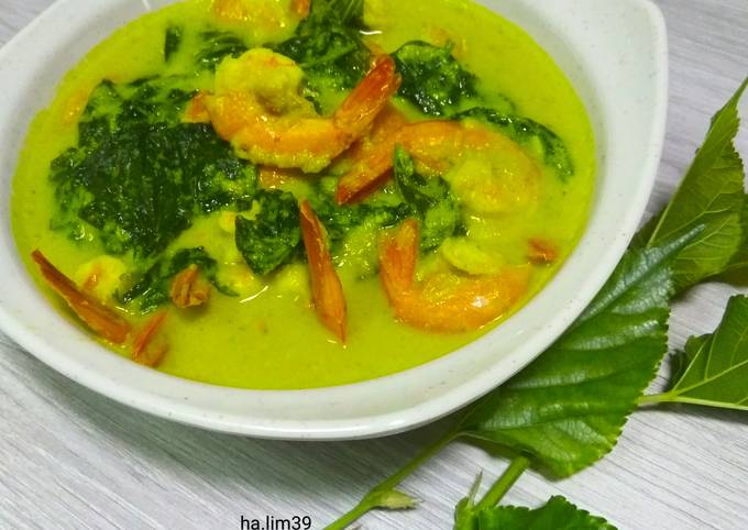 Gulai Kuning Udang Bersama Pucuk Mulberi