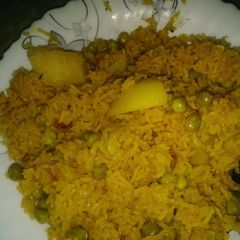 A picture of Aloo matar ki tahiri.