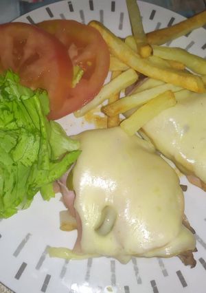 Una foto de Chivito al plato Nocturno-