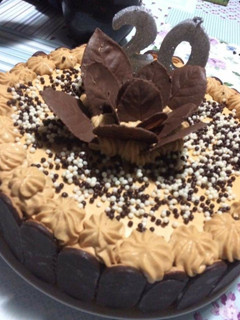 Una foto de Torta de cumpleaños de mousse de dulce de leche 😊🇺🇾
