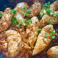 A picture of Pollo Con Limón Y Ajillo (Chicken With Lemon & Garlic).