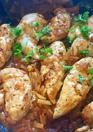 A picture of Pollo Con Limón Y Ajillo (Chicken With Lemon & Garlic).