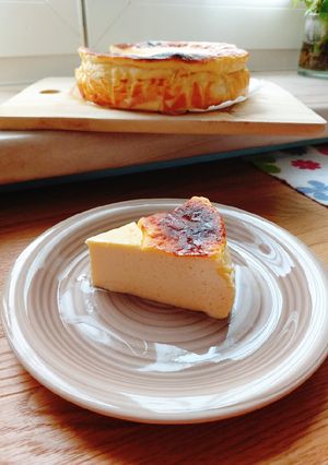 Hình của món Basque Burnt Cheesecake.