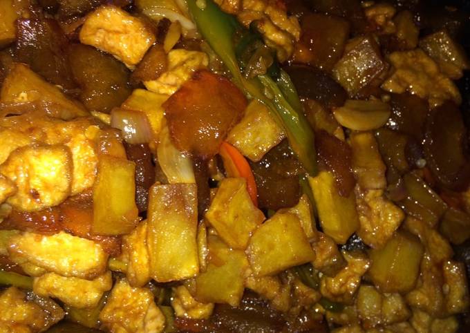 Cara Membuat Cecek, Tahu dan Kentang Kecap Pedas Simple yang Enak