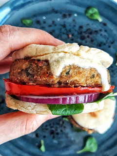 Una foto de 🌱BURGER DE CHAMPIÑONES CON PAN EL LA SARTÉN🌱