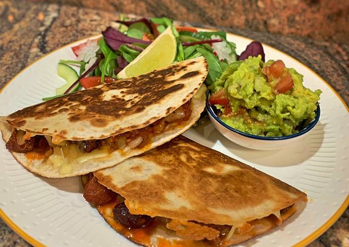 Smoky Quesadillas Chicken & chorizo /  Jackfruit & veggie sausages