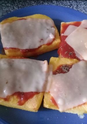 Una foto de Pizzetas de polenta