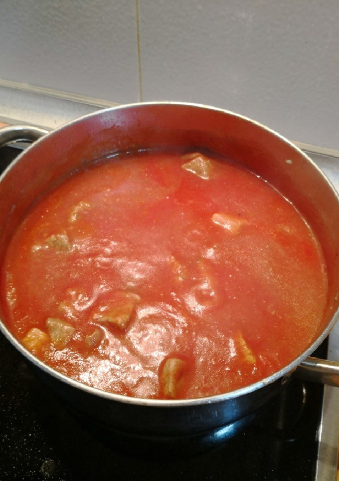 Una foto de Carne con tomate