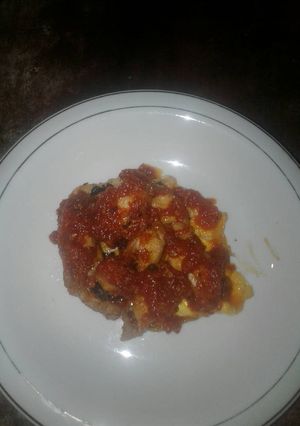 Foto resep Telur ceplok dan ayam goreng saus sederhana
