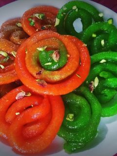 रवा जिलेबी (rava jalebi recipe in marathi) रेसिपी चे मुख्य फोटो