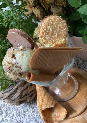 Une photo de Glace vanille à la sorbetière🍇🥭🍓🍎🍋