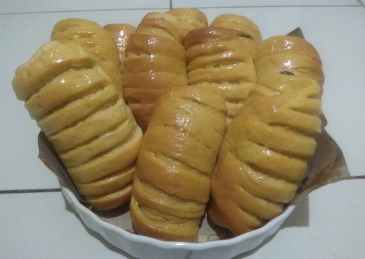 Cara Gampang Bikin Roti Isi Pisang Coklat Lembuut yang Enak