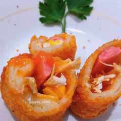 A picture of Risol Mayo Pedas Manis Isi Ayam, Sosis, dan Telur. Yummiee 🥚🍗.