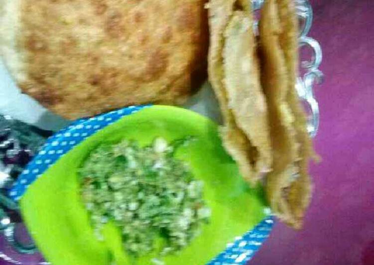 How to Prepare Award-winning Moong Daal kachori with green chilli garlic chutney