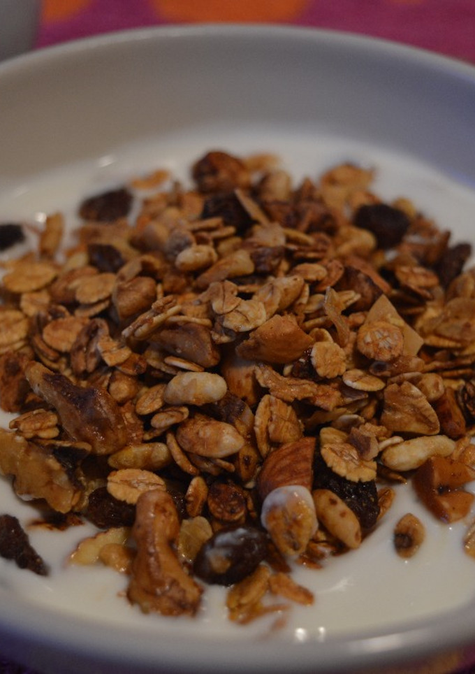Una foto de Yogur griego con muesli casero