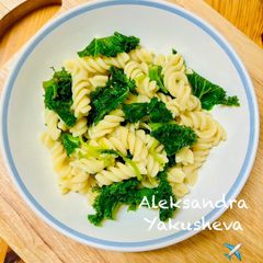 A picture of Fusilli pasta with Kale.
