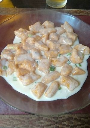 Una foto de Ñoquis de calabaza con salsa de verdeo