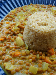 Una foto de Lentejas al curry con quinoa
