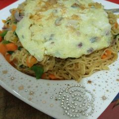 Veggies indomie and egg A picture of Veggies indomie and egg.