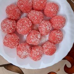A picture of Nariyal-Mawa Laddu.