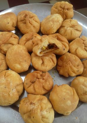 बेसन कचौड़ी (Besan kachodi recipe in Hindi) रेसिपी मुख्य फोटो